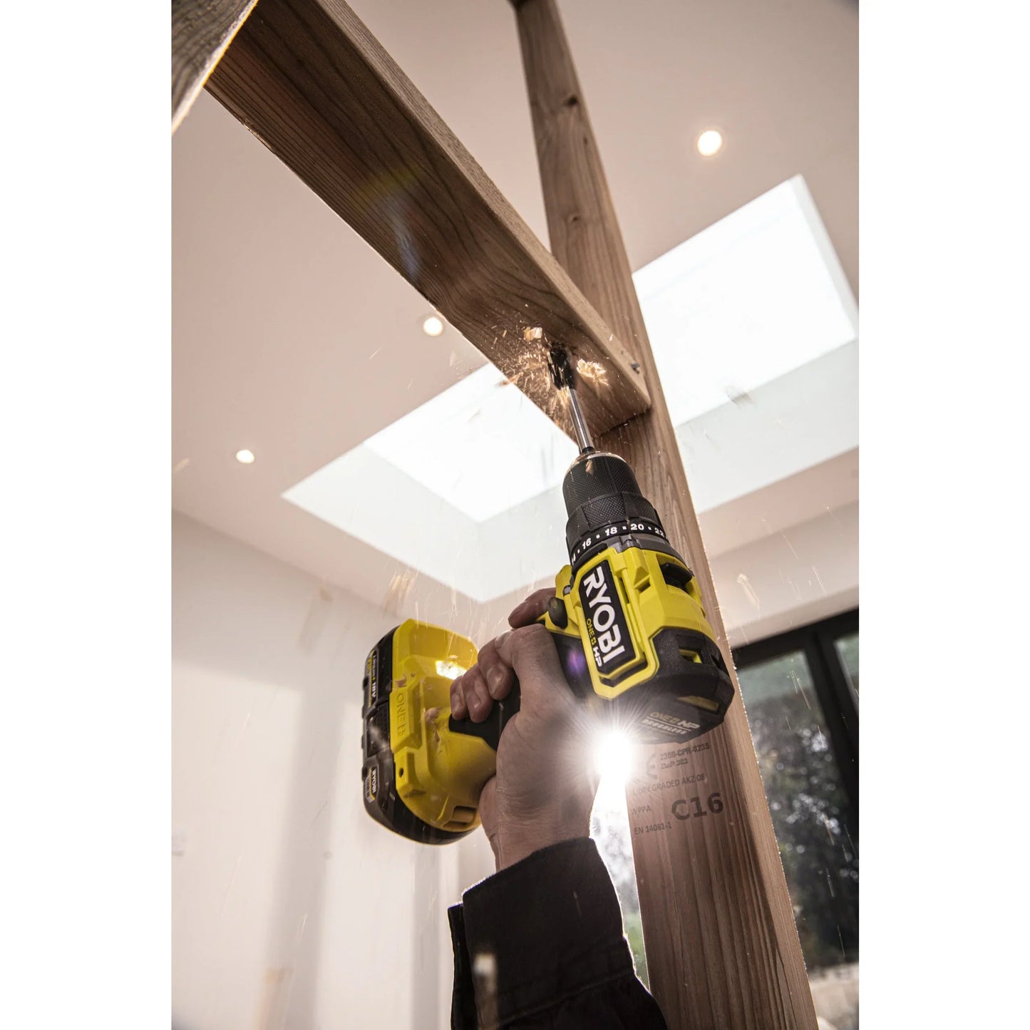 Taladro atornillador sin escobillas Ryobi® ONE+ HP™ de 18 V